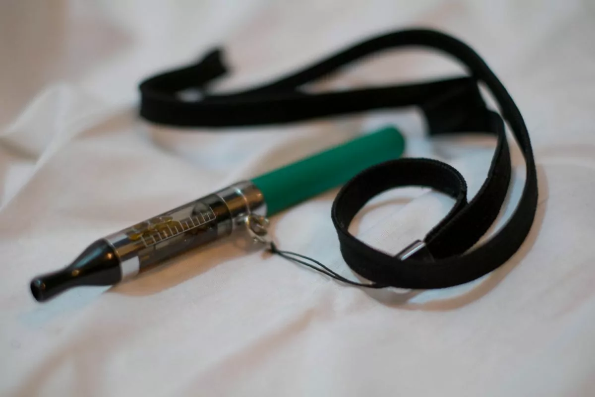 How To Use A Vape Pen Button Correctly